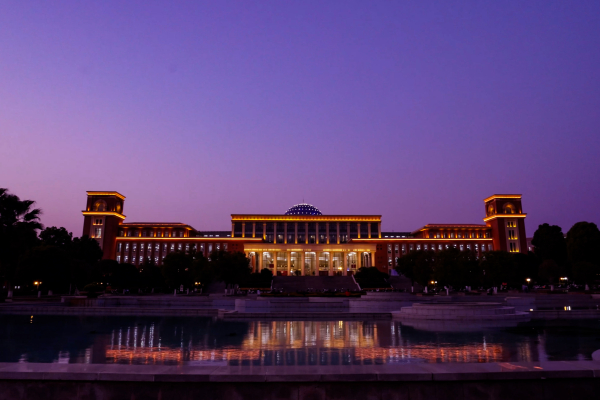 呈贡校区图书馆夜景